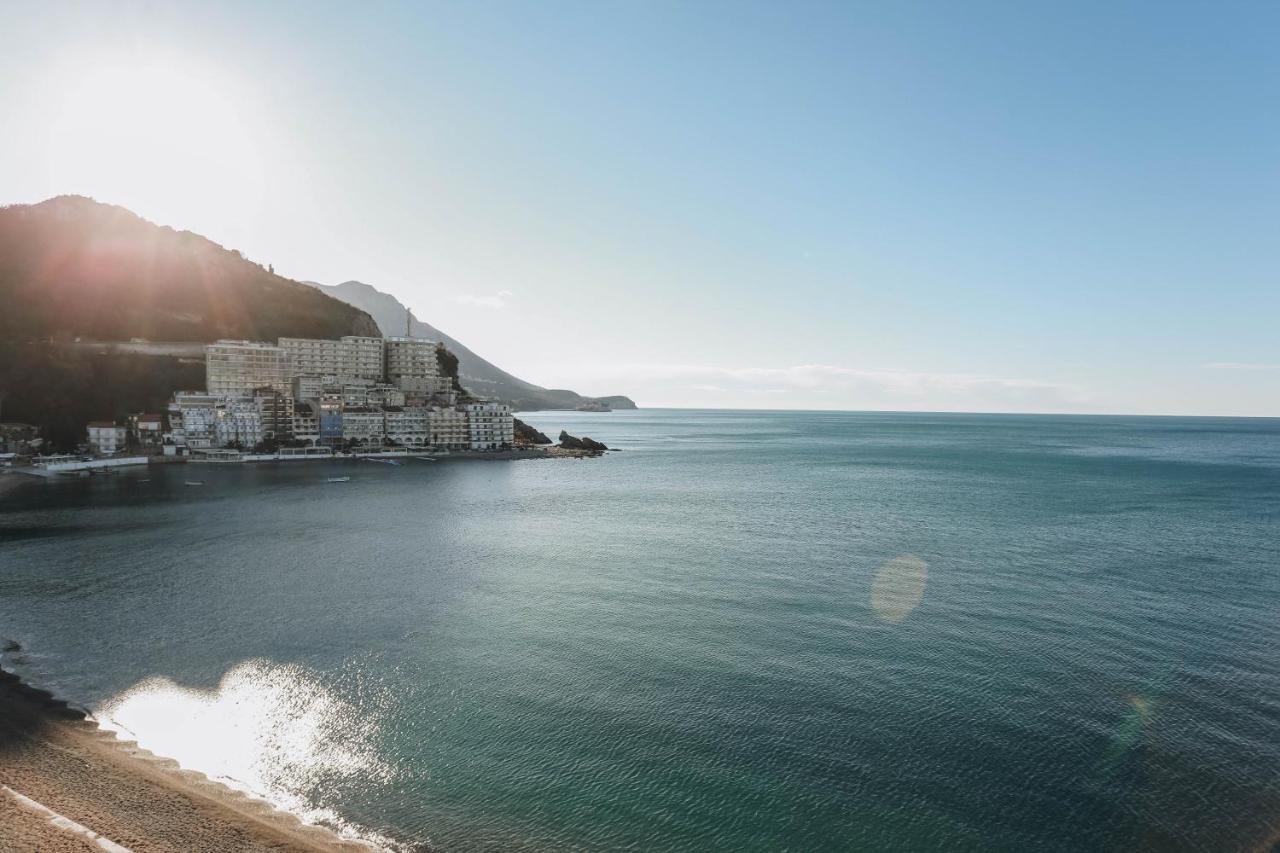 Apartment Beachfront Luxury Budva