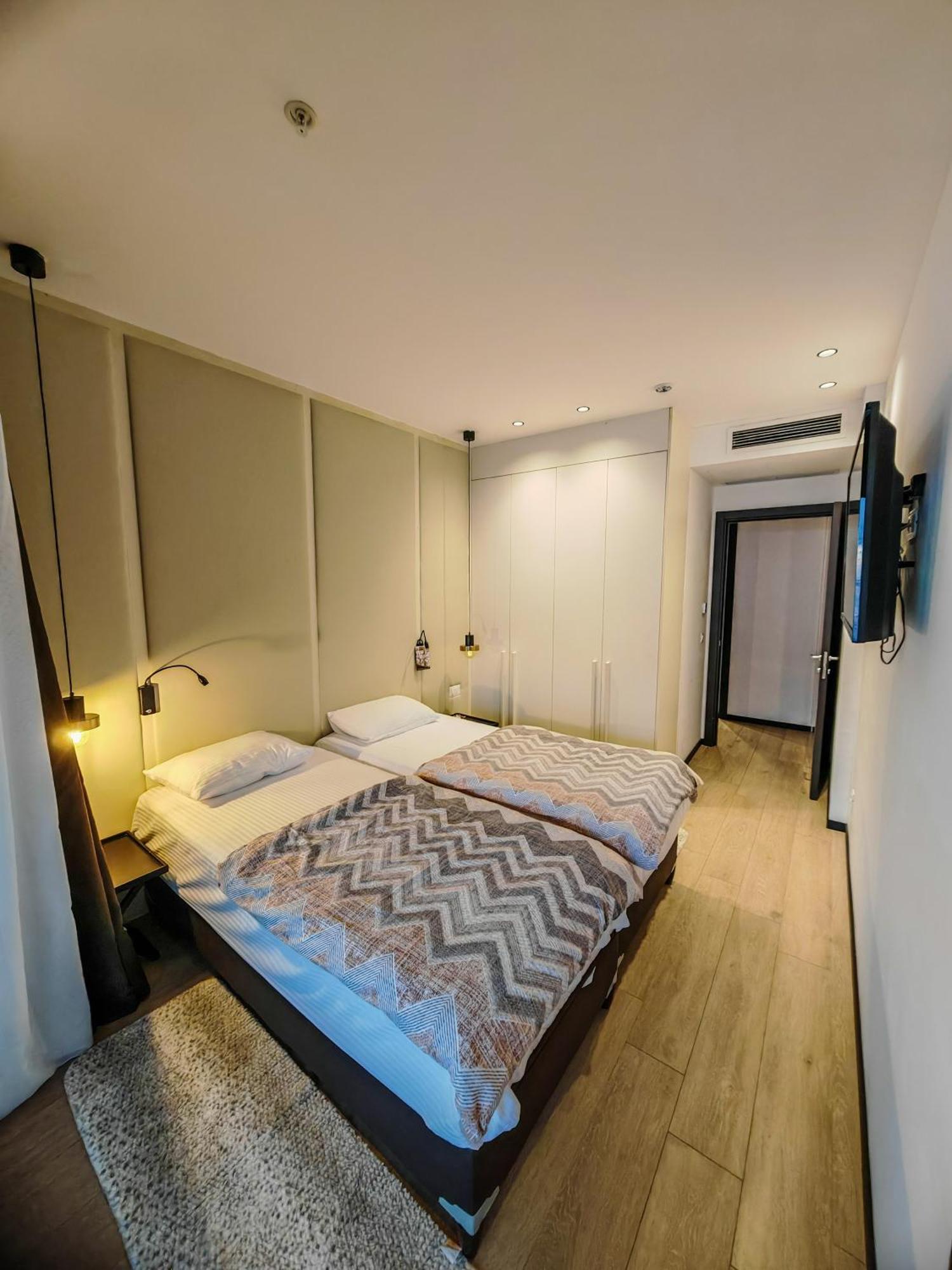 Beachfront Luxury Apartment *
