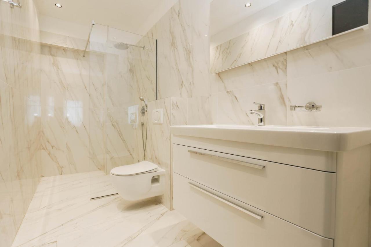 Daire Beachfront Luxury Budva